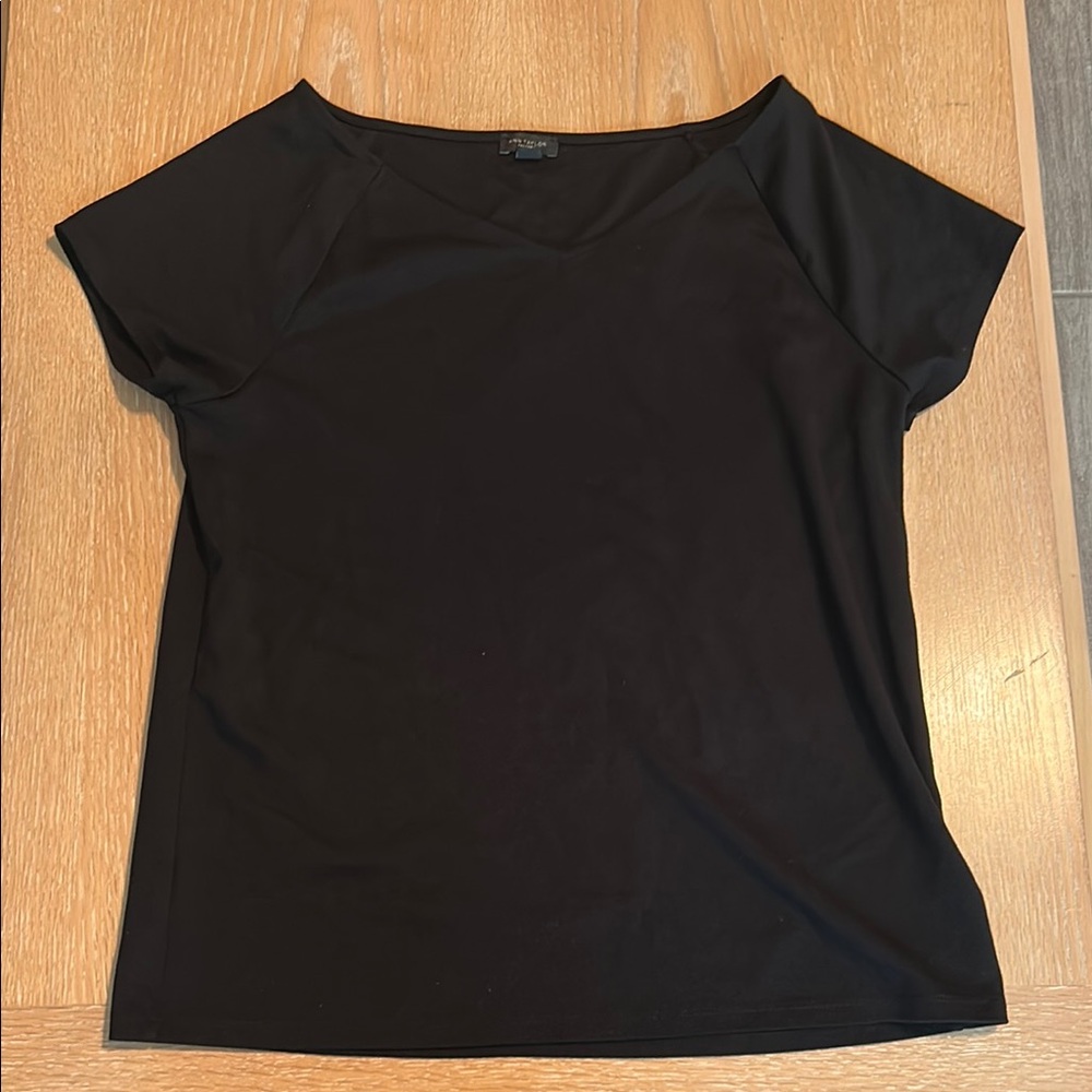 Ann Taylor Elegant Black Short Sleeve Tee